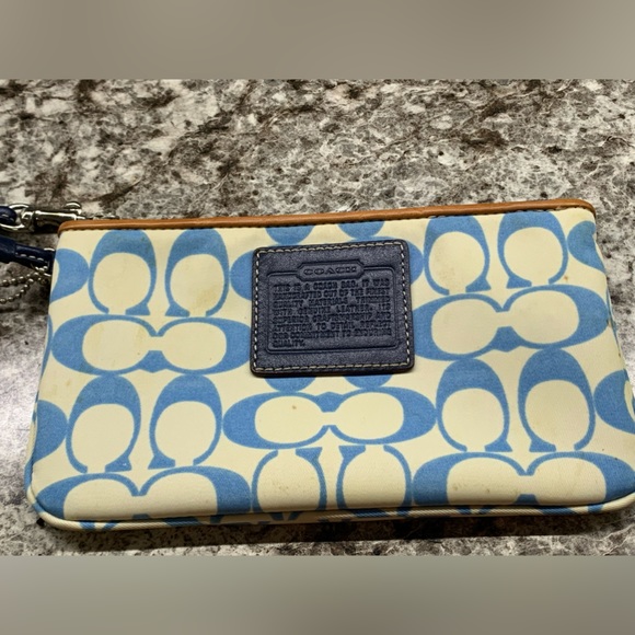 Coach wristlet - Picture 1 of 1